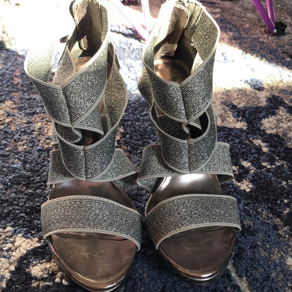 Le Chateau Criss Cross Heels - Picture 3 of 6